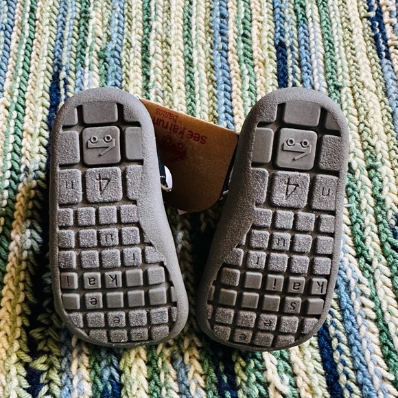 See Kai Run Black Sporty Sandals with Reinforced Stitching - Picture 6 of 6